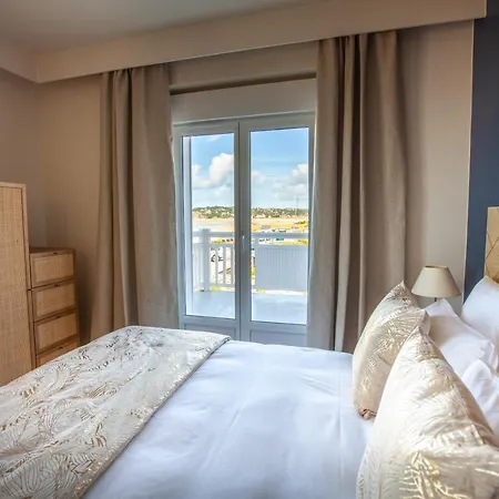 Des Isles Hotel *
