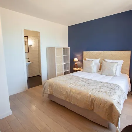 Des Isles Hotel *