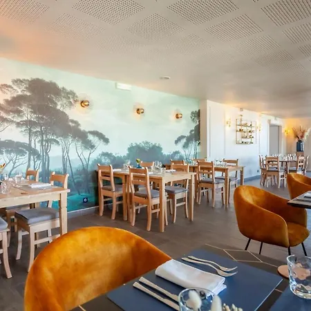 Des Isles Hotel