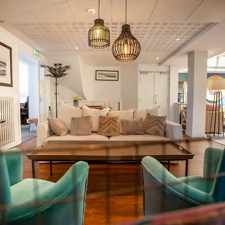 Des Isles Hotel *
